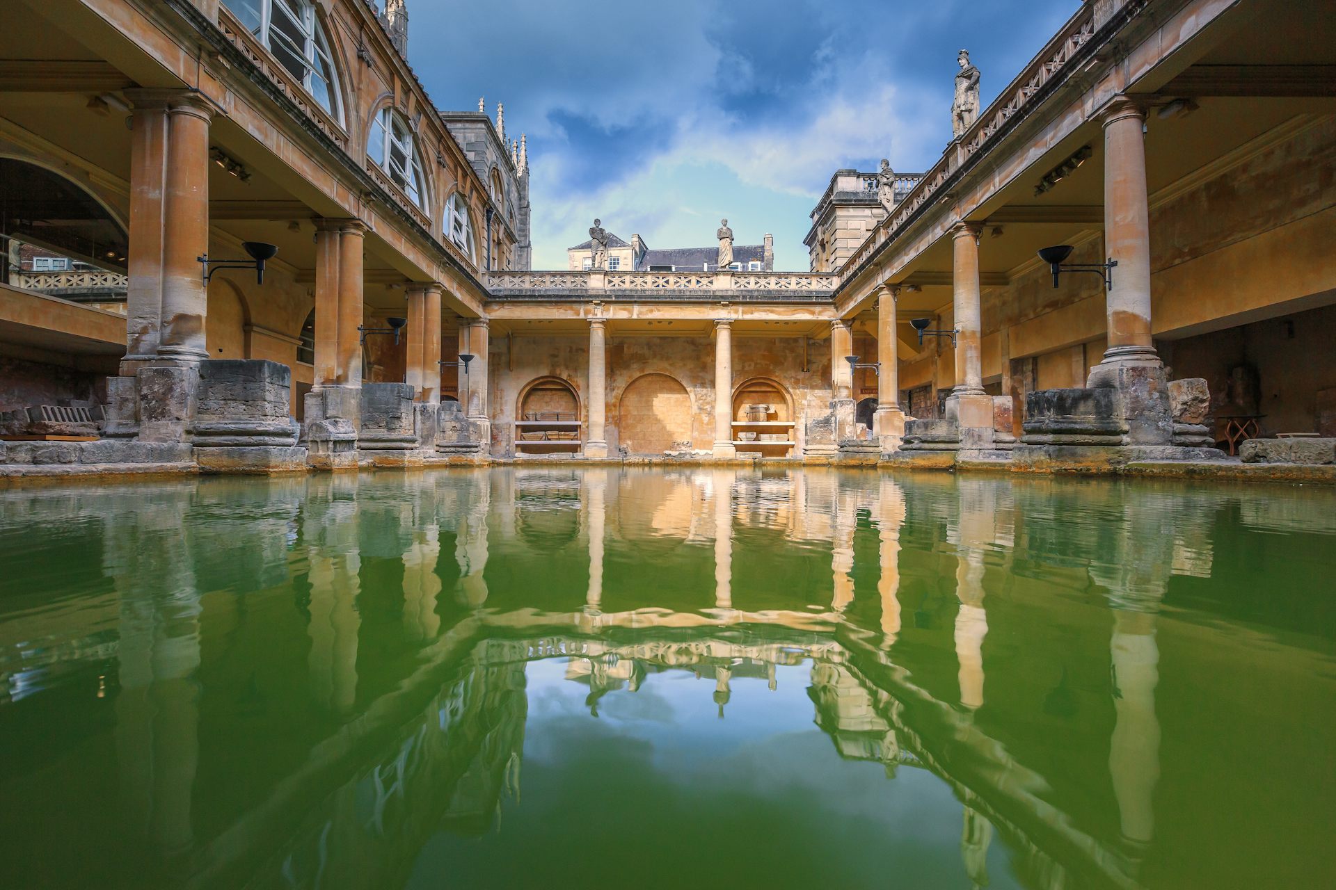 Public baths frequently included gymnasiums, libraries, restaurants, and outdoor exercise areas. Archaeological findings indicate that dental procedures were also conducted at these baths